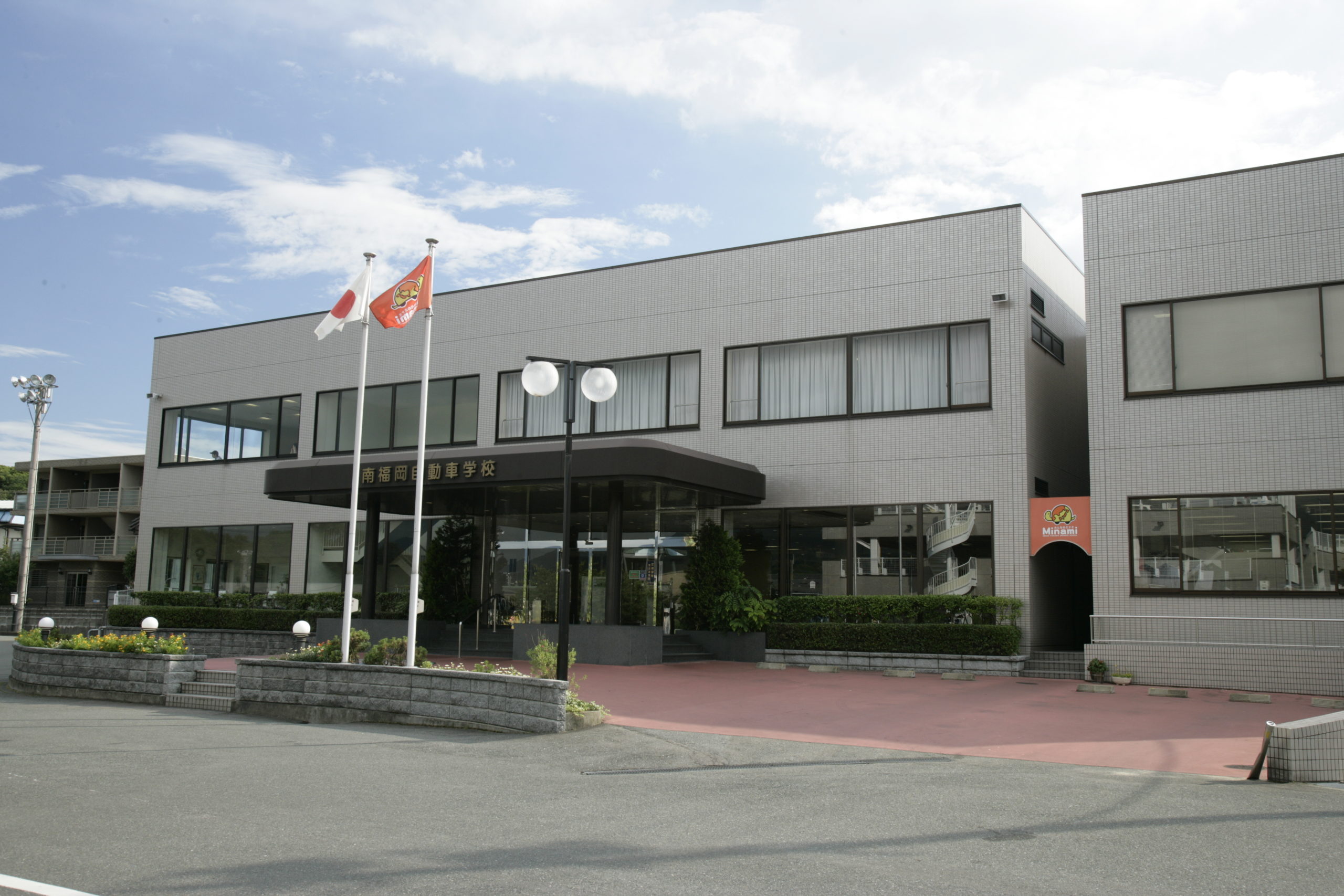 南福岡自動車学校の中でOPEN