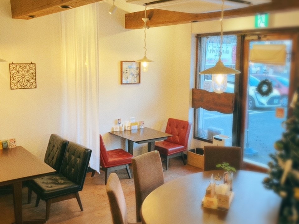 落ち着いた雰囲気の店内