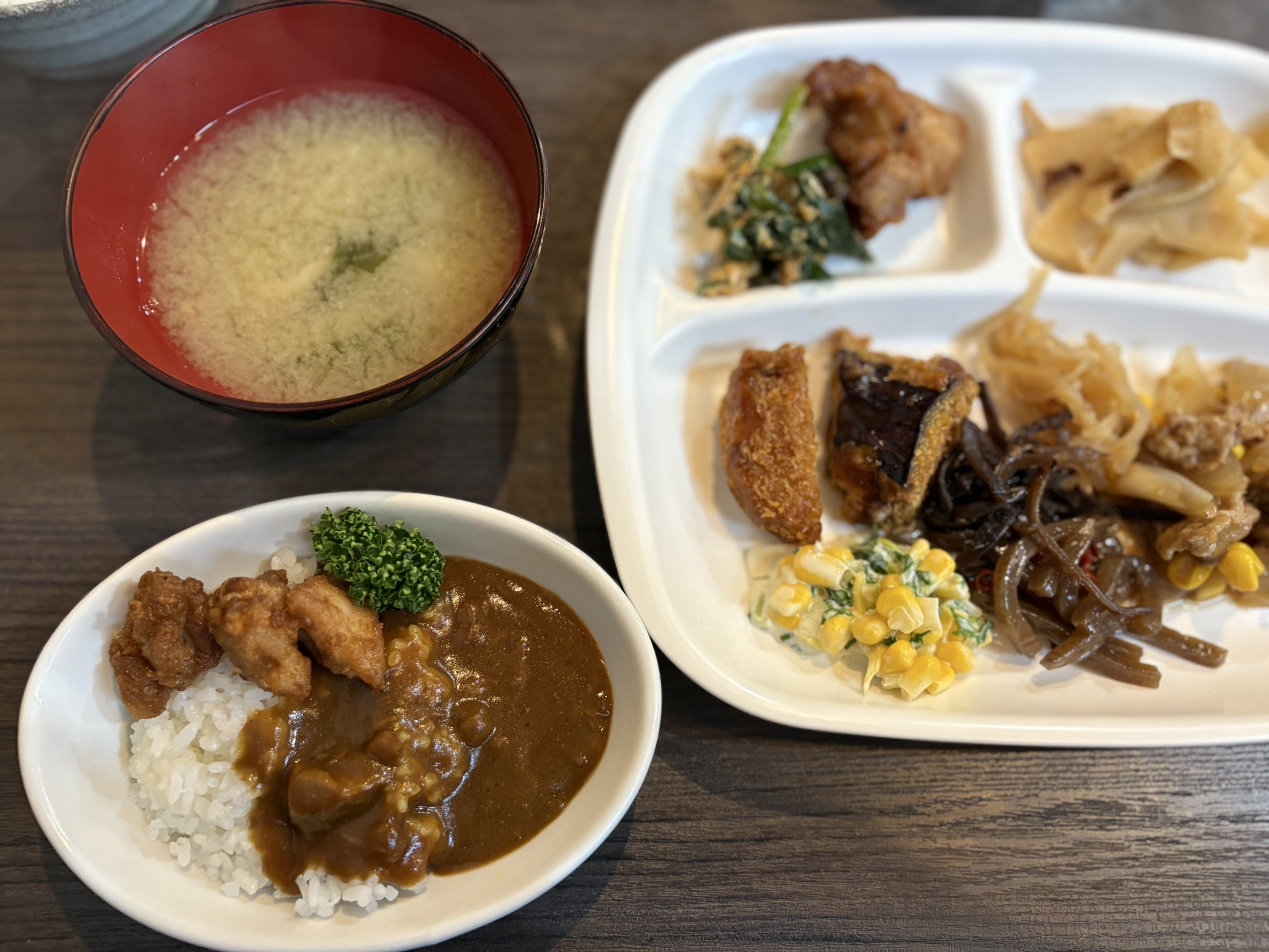 ランチビュッフェ700円