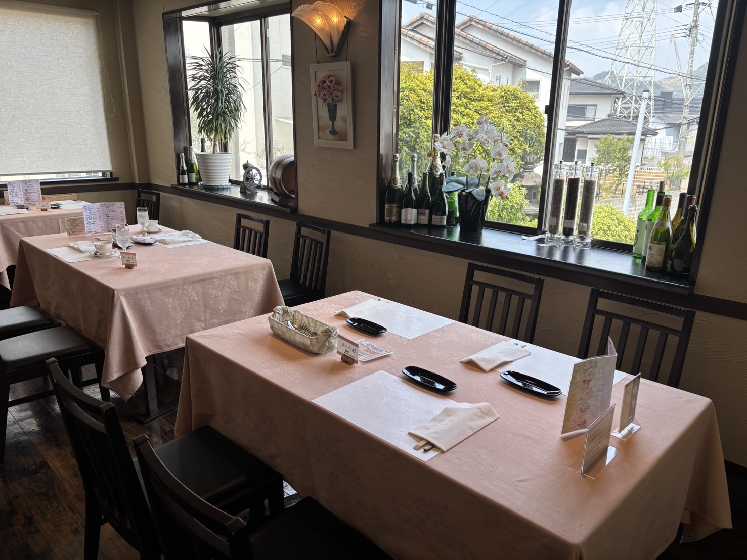 12名様まで利用できるカウンターテーブルフロア