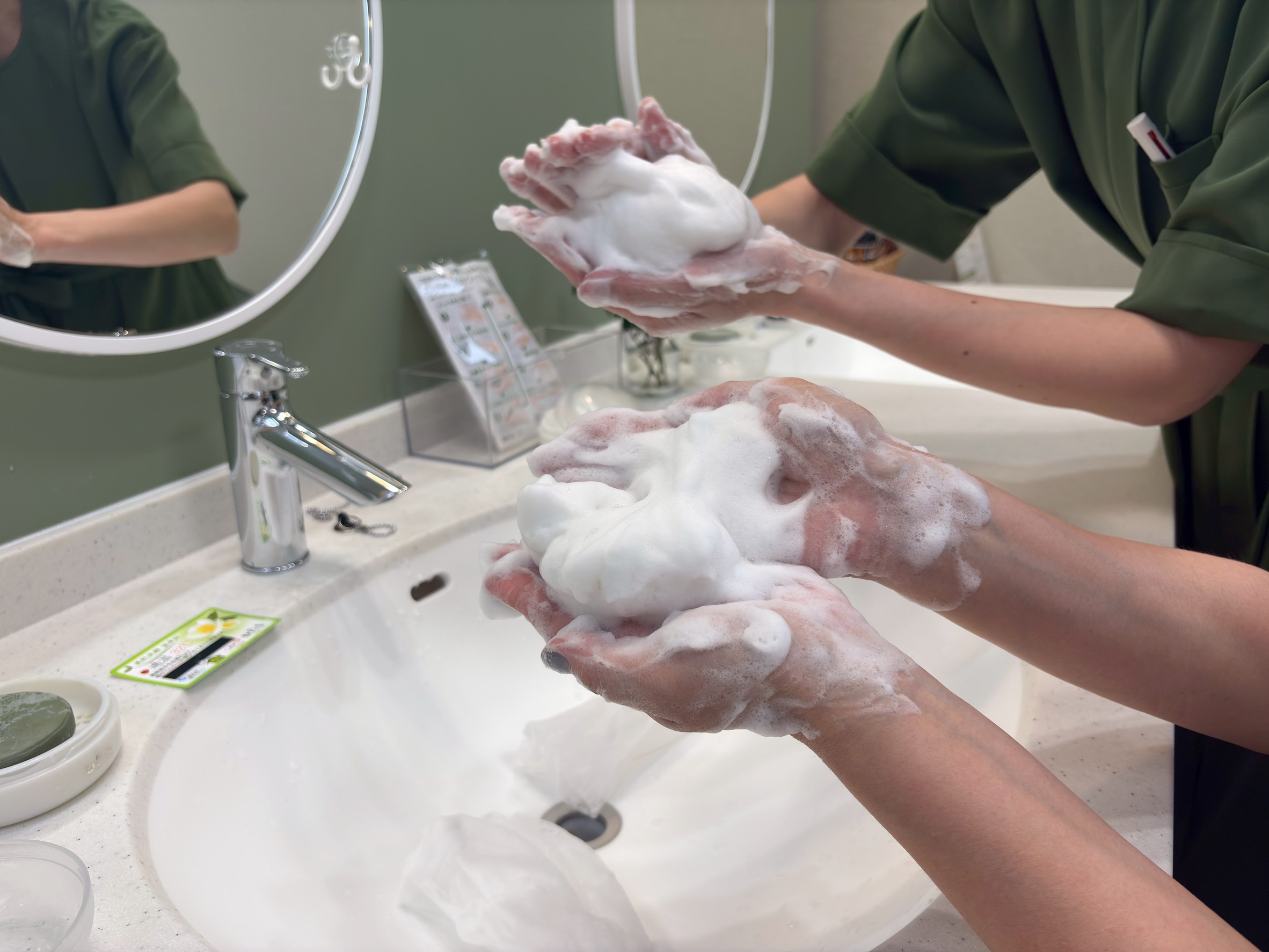 泡立て体験では、「お茶石鹸」のきめ細かいもちもちの泡を体験!