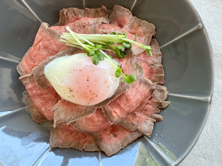 オーナーおすすめのローストビーフ丼