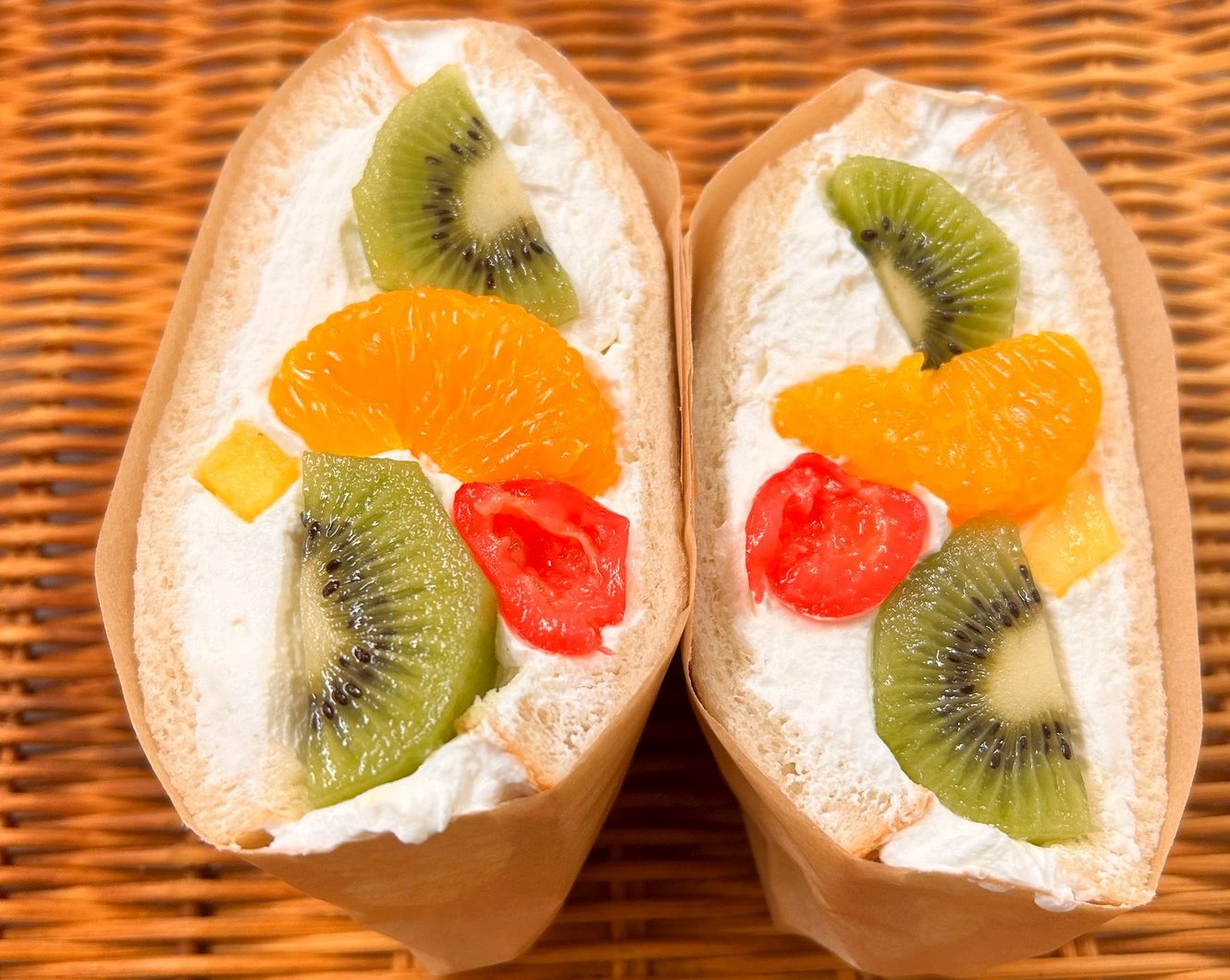 季節のフルーツサンド